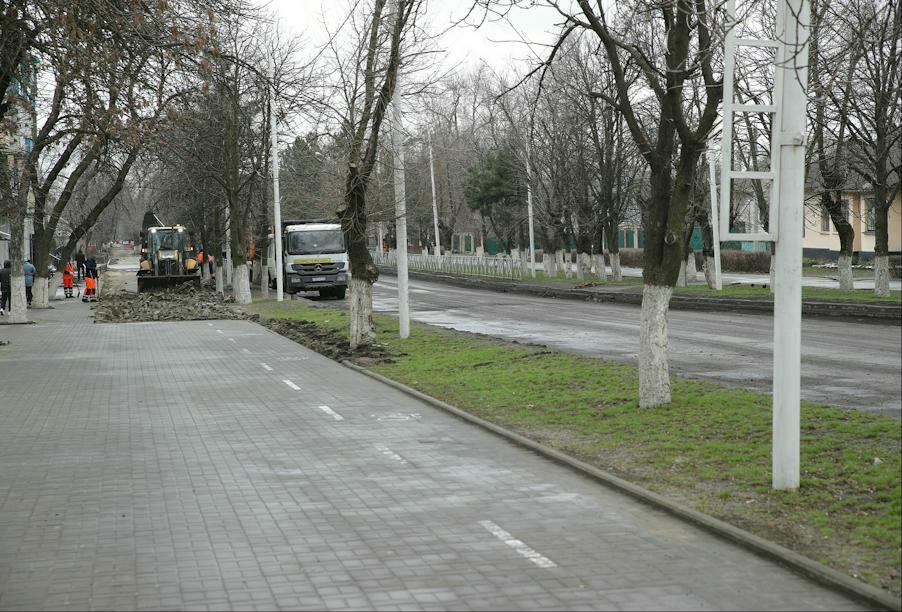 В Новошахтинске благодаря дорожному нацпроекту реконструируют проспект Ленина 